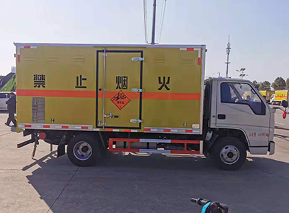 蓬江爆破器材运输车工人安全操作规范与智能技术保障